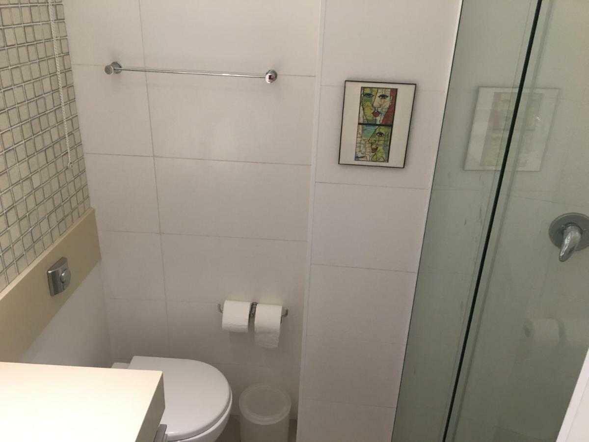 Em Copacabana - Rua Bolívar - 2 Quartos - Excelente Localização Apartamento